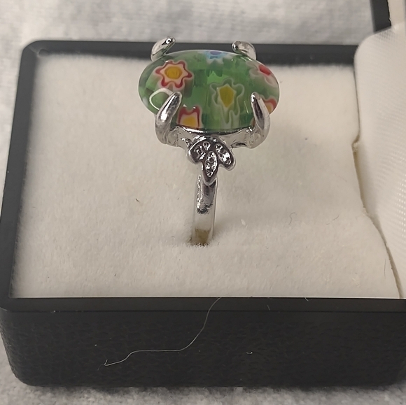 New women's size 9 floral ring - Picture 2 of 5